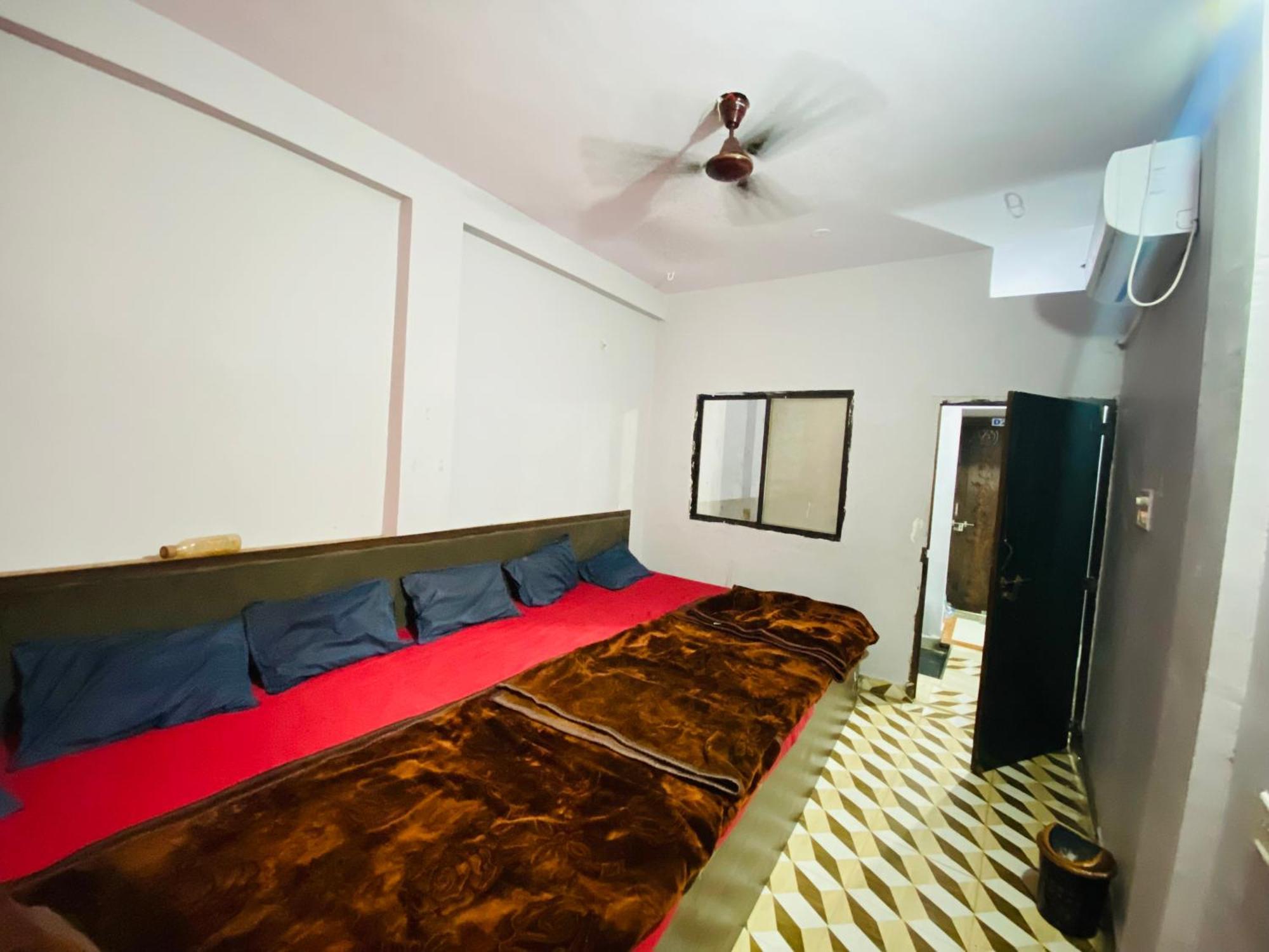 Hotel Ramghat View Ujjain Extérieur photo