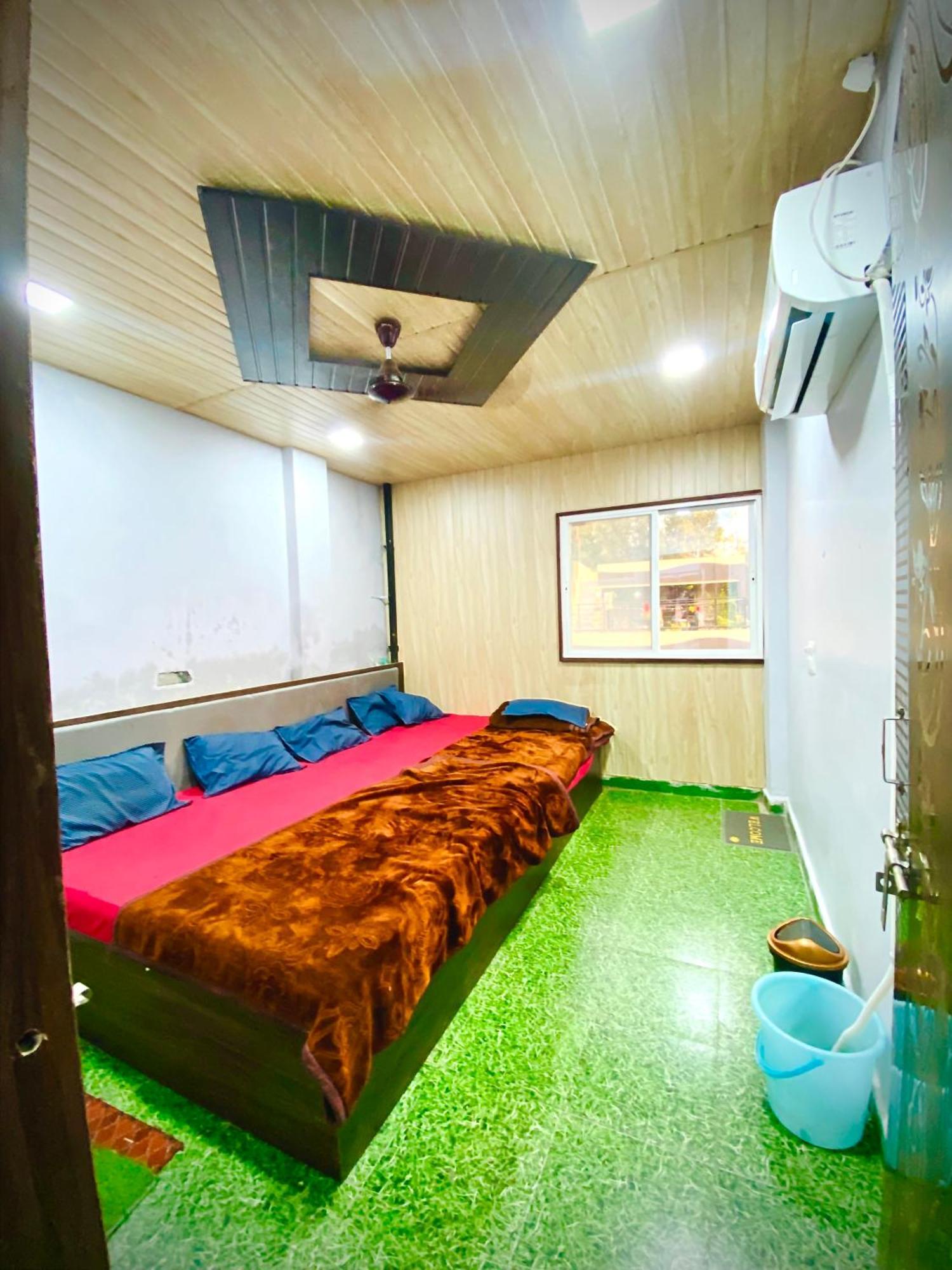 Hotel Ramghat View Ujjain Extérieur photo